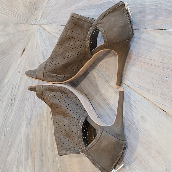 Christian Siriano for Payless olive green heels - Picture 6 of 9